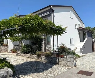 APPARTAMENTO CON GIARDINO, IN ZONA TRANQUILLA, A 500 M DALLA SPIAGGIA!