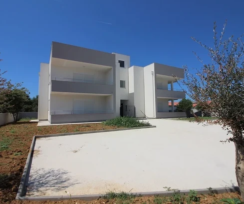 Newly built apartment with sea view & large terrace on Vir