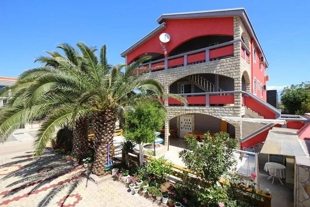 Propiedad con gran patio, lado sur, a 275 metros del mar