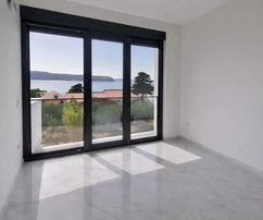 Zadar, Rtina, three-room apartment in a new building, 100 m from the sea, view, pool