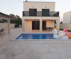 <p>Découvrez l'élégance et la sérénité en bord de mer à Savudrija, en Istrie</p>