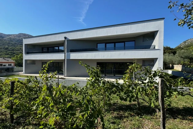 ATTRAKTIVE WOHNUNG 4000 M VOM MEER ENTFERNT!