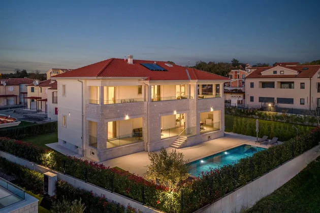 Exkluzív: Luxus villa panorámás tenger- és városnézettel, közel a központhoz