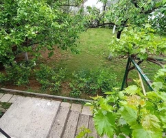 Kastav, maison avec jardin de 820 m², indépendante avec 3 appartements, trois pièces de 90 m²