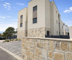 Pag, Šimuni, apartmán se čtyřmi ložnicemi v novostavbě, 100 m od moře