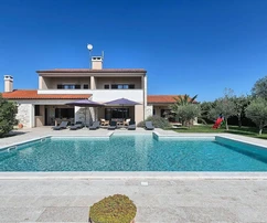 Villa con piscina en venta en Svetvinčenat, Croacia