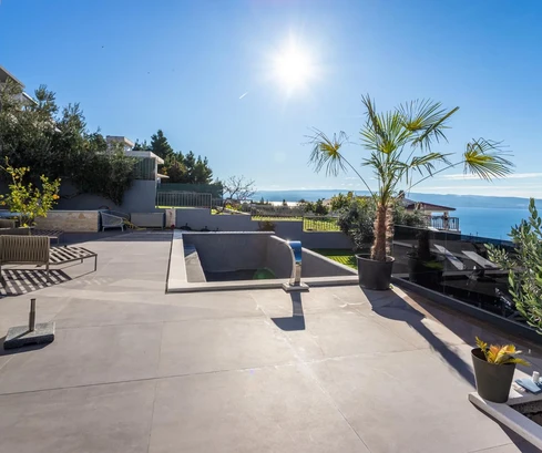 Villa moderna con piscina in vendita a Podstrana in Croazia