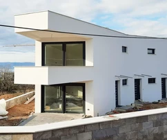 NUEVO Y ATRACTIVO ÁTICO DÚPLEX CON VISTAS AL MAR, EN UNA ZONA TRANQUILA.