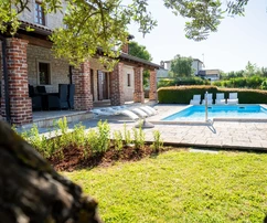 Istrien, Umgebung von Poreč: Rustikale Steinvilla mit Pool
