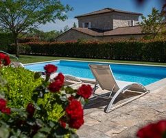 Istria, Poreč: Villa rustica in pietra con piscina in vendita