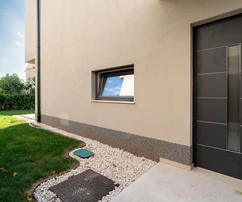 Zadar, Kozino, elegantní dvoupokojový apartmán se zahradou blízko moře