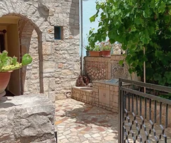 Istrien, Poreč, Traditionelles steinhaus in reihenbau zu verkaufen