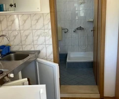 Immeuble résidentiel et commercial à usage mixte à vendre à Tučepi en Croatie