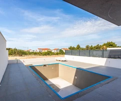 Vodice, modern ház medencével és privát kerttel, C1