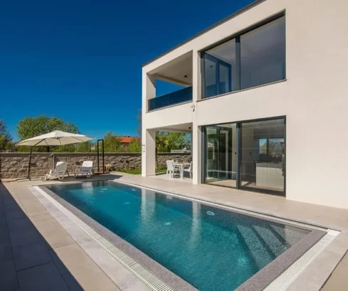 NEUE STADTVILLA MIT POOL UND MEERBLICK, IN RUHIGER LAGE!