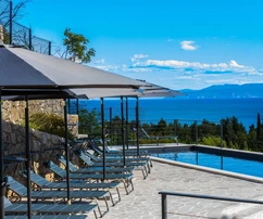 Amplio apartamento junto al mar en venta en Opatija Volosko, Croacia