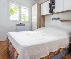 Amplia casa en venta cerca del mar en Rogoznica, Croacia