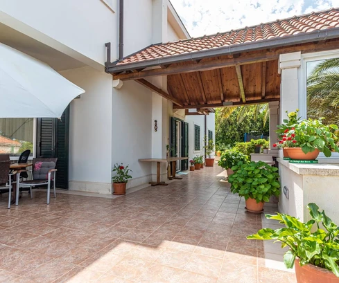 Villa in vendita a Sutivan a pochi passi dal mare in Croazia