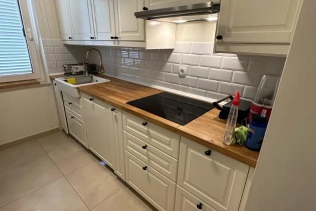 Krk, 70 m²-es lakás, 20 m²-es garázzsal, közel a tengerhez