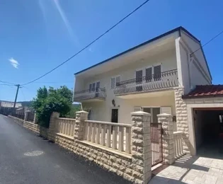 Split-Surroundings, Srinjine, detached house 374m2 with garden, garage