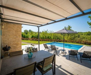 Istria, Zabrežani, bellissima casa con piscina