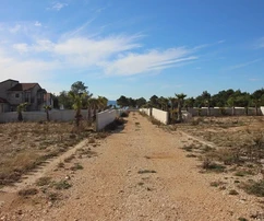 Terreno edificabile (necessaria la preparazione del piano UPU) lato sud di Vir
