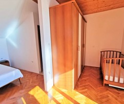 Zweistöckiges Haus auf Čiovo mit Meerblick und Garten