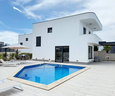 Esclusivo! Malinska - Casa a schiera con piscina a 150 m dalla spiaggia