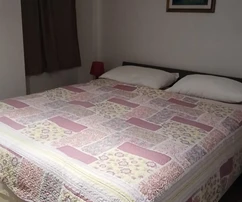 Vis, Komiža, maison en pierre avec appartements