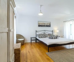 Kamenná vila s bazénem a rozlehlým pozemkem na prodej v Chorvatsku