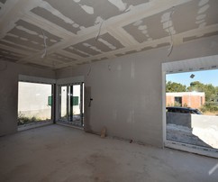 Casa en venta a solo 70 metros del mar en Žaborić