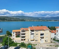 Трогир, Мишевац, комфортабельная 3-комнатная квартира 86 м2, вид на море, 170 м от моря