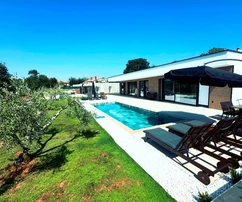 Casa a schiera con piscina in vendita vicino a Labin in Croazia