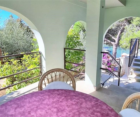 Impresionante casa frente al mar en venta en Čiovo con garaje