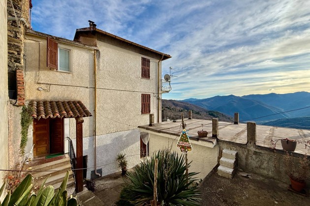 Semi-detached House with Terrace Overlooking the Valley in Aquila d'Arroscia – Salino hamlet