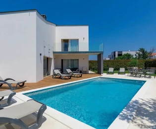 Villa moderne avec piscine à vendre à Medulin en Croatie