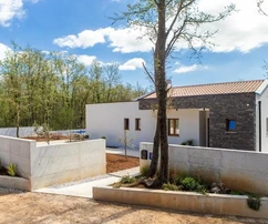 Hermosa casa en planta baja con piscina, Istria, Žminj