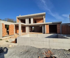 Casa bifamiliare con piscina in vendita a Kaštelir in Croazia