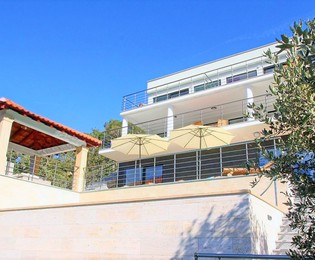 Villa di lusso Korcula: proprietà fronte mare con piscina