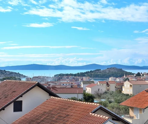 Tribunj – apartmán s výhledem na moře, 2. patro