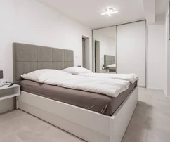 Apartamento en venta con piscina y garaje en Tučepi, Croacia