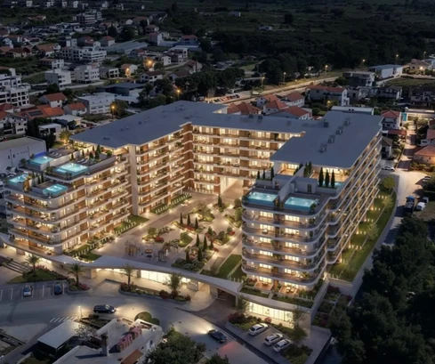 Zadar, Crvene Kuce - Kawalerka na trzecim piętrze z dużym narożnym balkonem, 63,17 m²