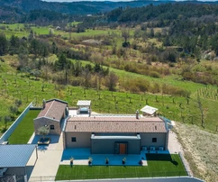 PREKRASNA KUĆA NA OSAMI SA POGLEDOM NA PRIRODU, ISTRA, BUZET