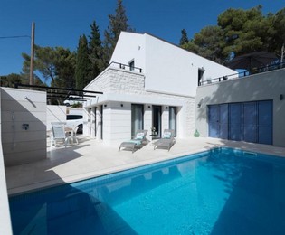 Luxusvilla auf Brač mit Pool und moderner Ausstattung