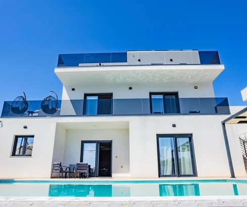 Zadar, Maslenica, luxusná vila pri mori