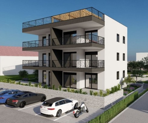 Moderno appartamento con giardino vicino al mare a Ciovo in vendita
