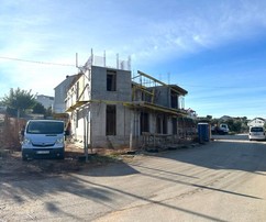 Nowoczesne dwupokojowe mieszkanie z ogrodem na wyspie Brač