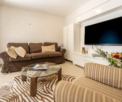 Vir, Familienhaus in außergewöhnlicher Lage, nur 30 Meter vom Meer entfernt