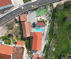 Charmantes Einfamilienhaus mit Pool steht zum Verkauf