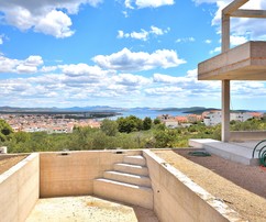 Luxusvilla medencével eladó Vodicében